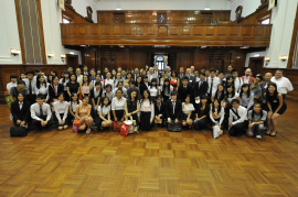  香港大學歡迎新同學加入成為港大大家庭成員