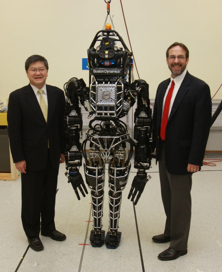 Faculty researchers develop humanoid robotic system to teach Tai Chi