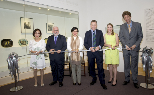 From left to right:  Yvonne Choi (Chairman of The University of Hong Kong Museum Society), Mr. Juan Manuel López-Nadal (Consul General of Spain in Hong Kong and Macao), Ms. Florence Hui Hiu-fai, SBS, JP (Under Secretary for Home Affairs, Government of the HKSAR), Prof. Peter Mathieson (President and Vice-Chancellor of the University of Hong Kong), Dr. Christina Mathieson (Patron of The University of Hong Kong Museum Society),  Dr. Florian Knothe (Director, University Museum and Art Gallery, HKU)