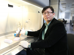 Dr Roger Wong in lab 