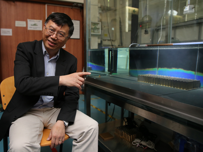 Professor Li Yuguo, Head of HKU Department of Mechanical Engineering, has carried out studies using water tank modelling of an ideal urban dome to identify the physics of wind.