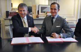 Professor Peter Mathieson, President and Vice Chancellor, HKU, and Mr Frédéric Mion, President of Sciences Po signed a Memorandum of Understanding for the HKU Sciences Po Dual Degree Programme on January 19, 2016 in Paris.