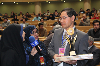 趙教授獲獎後接受伊朗傳媒採訪。