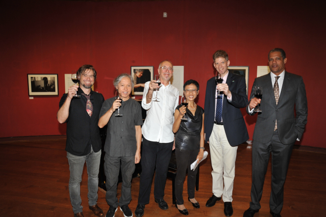 UMAG Associate Curator Mr Cris Mattison, Jazz Pianist Mr Ted Lo, HKU Department of Fine Arts Professor David Clarke, Mongrel International Inc. & Authors at Large Author & Partner Ms Xu Xi, UMAG Director Dr Florian Knothe and HKU Dean of Faculty of Arts Professor Derek Collins toast to the exhibition opening of Interruptions.