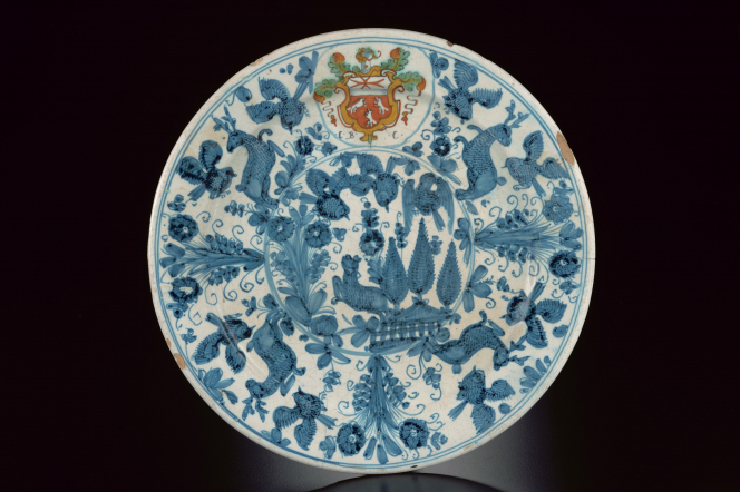 Dish with a coat of arms