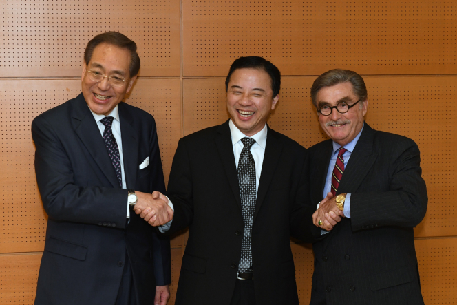 (from left) HKU Council Chairman Professor Arthur Li, President and Vice-Chancellor designate Professor Xiang Zhang and Search Committee Chairman Dr Brian Stevenson