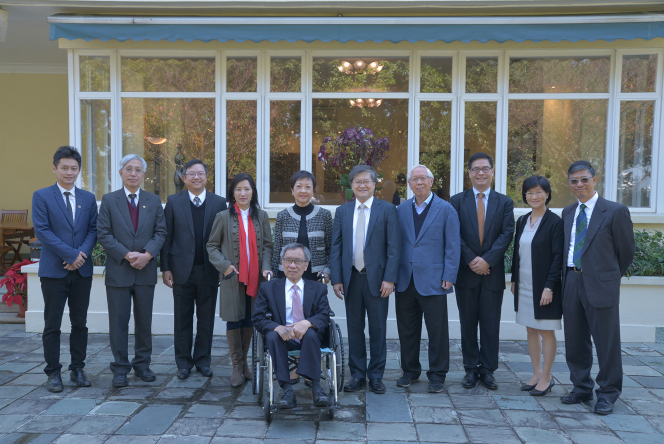 Mrs May Tam (fifth from left) and her team Mr Heman Hsuan (third from right), Professor T.H. Tse (front row), and Mr Edward Ho (fourth from right) posed for a group photo with HKU representatives including Professor Norman Tien (fifth from right), Dean of Engineering and Ms Bernadette Tsui (fourth from left), Director of Development and Alumni Affairs Office.