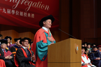 Dr Jack MA Yun delivers the acceptance speech