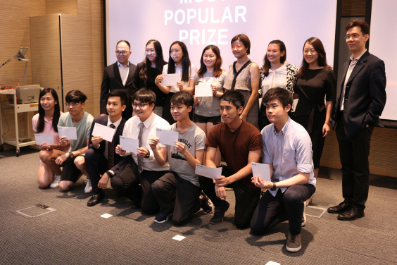 業創新挑戰賽的得獎者與評判及陳嘉玉博士合照。