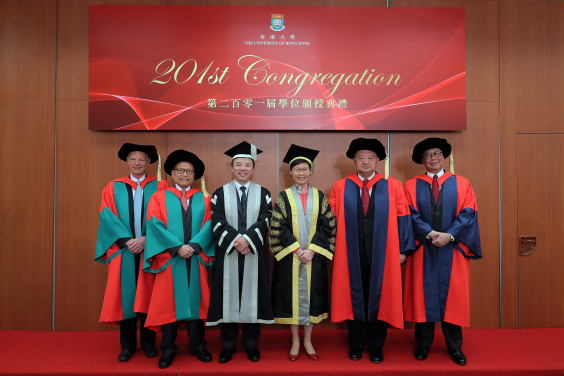 (From left) Professor Andrew Michael Spence and Dr David Sin Wai Kin, Doctors of Social Sciences honoris causa; HKU President Professor Xiang Zhang, HKSAR Chief Executive Mrs Carrie Lam Cheng Yuet Ngor; Chief Justuce Geoffrey Ma Tao Li and Justice Mr Roberto Alexandre Vieira Ribeiro, Doctors of Laws honoris causa