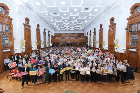港大舉行長期服務獎頒授典禮     表揚逾210位教職員  