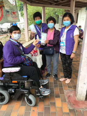 Face masks are given to stroke and renal patients  (photo credit: The Hong Kong Stroke Association and Alliance for Rental Patients Mutual Help Assocation)