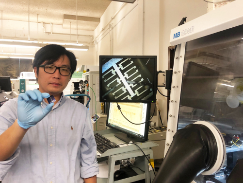 Dr Paddy Chan of the Department of Mechanical Engineering and research team develop the staggered structure monolayer Organic Field Effect Transistors