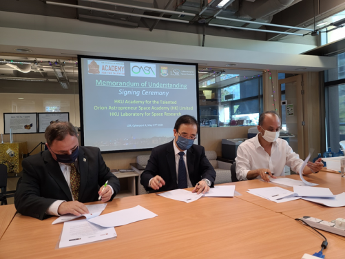 Professor Quentin Parker, Director of the HKU Laboratory for Space Research (Left), Professor Bennett Yim, Director of Undergraduate Admissions and International Student Exchange of the University of Hong Kong (Middle), Dr. Gregg Li, Chairman of the Orion Astropreneur Space Academy (OASA) (Right) signed a Memorandum of Understanding on 27 May 2021.
 