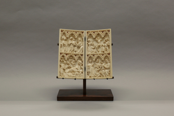雙聯畫
佚名
法國巴黎，約十四世紀晚期
象牙
高：15.2厘米；
闊：8.3厘米
麥卡錫蒐藏
圖片來源：香港大學美術博物館