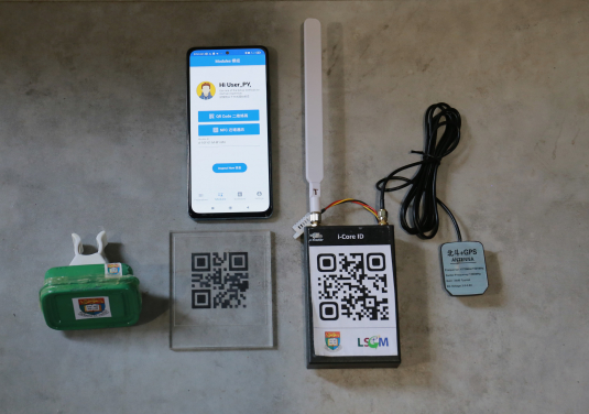 key components of the e-inspection 2.0 system: (left), device for real-time proof of location using the smart address technology, (middle) e-inStar App and (below) "birth certificate" of a module, (right) i-Core for real-time collection of temperature, humidity, vibration, and location information during transportation