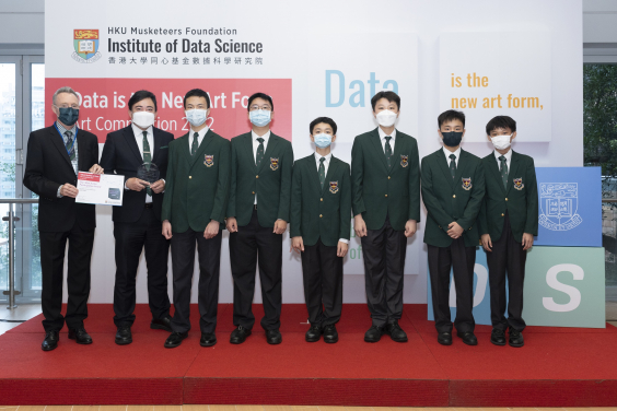 (Members of Wah Yan College, Kowloon, including Principal Mr Warren Chung and several students who joined the Competition, receiving the “Most Active Participation Award” from Professor Ian Holliday, Vice-President and Pro-Vice-Chancellor (Teaching & Learning), HKU