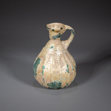 Ewer
Mould–blown and applied glass
Roman Empire (4th century CE)
or China (Tang dynasty (618–906)
or Liao dynasty (907–1125))
Gift of Songyin Ge Collection
HKU.M.2019.2472