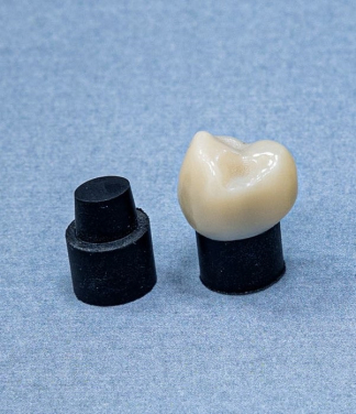 Dentine analogue material substrate and substrate in ceramic crown