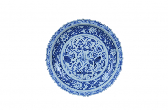 Charger 
Yuan dynasty, 14th century
Jingdezhen, China
Porcelain with underglaze blue
D. 40 cm
Jinglexuan Collection

