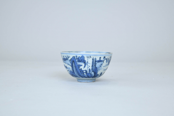 Bowl 
Ming dynasty, Wanli period (1573–1620)
Porcelain with underglaze blue
H. 5 cm, D. 9 cm
HKU.C.1966.0302 
