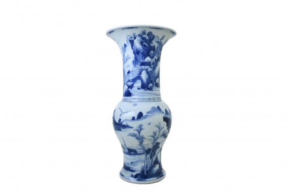 Vase
Qing dynasty, Kangxi period (1662–1722)
Jingdezhen, China
Porcelain with underglaze blue
H. 46.1 cm, D. 19.1 cm
HKU.C.1954.0123
