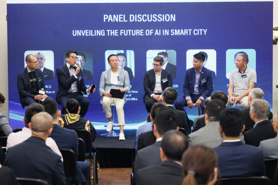 Image of the panel discussion: Mr. Bong Chan, SR TMT Leader of Deloitte China and Lead Partner of Hong Kong Science Park Office; Dr. Albert Yip, Chairman of Syndicate Group; Mr. James Thompson, Head of Digital Department at Gammon; Mr. Kevin Wong, Global Director of Built Environment of BSI Group; Mr. Landson Li, Chief Technology Officer of LPC; Prof. Linlin Shen, Professor of Shenzhen University, Computer Science and Software (AI Lab)