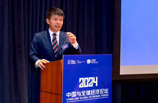 Professor Hongbin CAI, Dean and Chair of Economics, Director of Institute of China Economy (ICE) of HKU Business School, delivers the welcoming remarks.