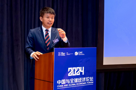 Professor Hongbin CAI, Dean and Chair of Economics, Director of Institute of China Economy (ICE) of HKU Business School, delivers the welcoming remarks.