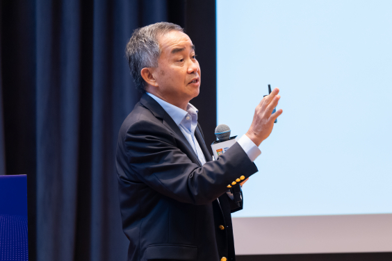 Professor Zhiwu CHEN, Chair Professor of Finance of HKU Business School, delivers a keynote speech.