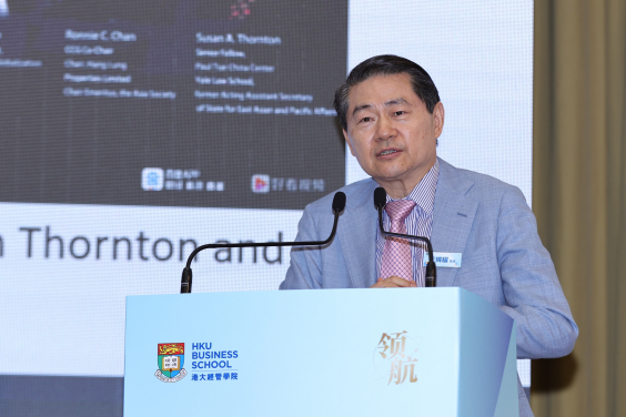 Professor Huiyao WANG, Founder and President of Center for China and Globalization (CCG), Former Counselor to the State Council of China, delivers a keynote speech.
 