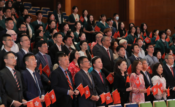 香港大學舉行升旗儀式慶祝中華人民共和國成立七十五周年