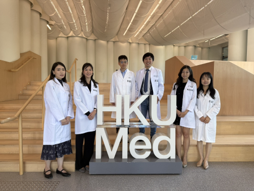 Led by Professor Francisco Lai Tsz-tsun (third from right), the HKUMed research team confirms clozapine safety with the first big-data evidence on rare blood cancer cases.
 