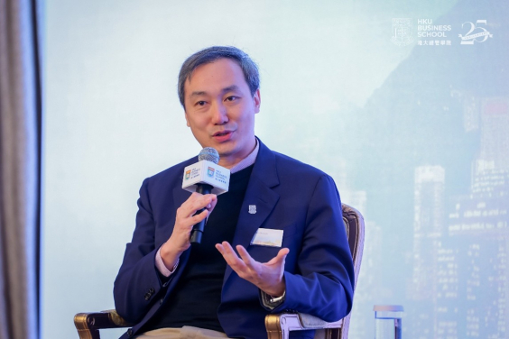 香港大學副校長（商業策略）、金融學講座教授林晨教授主持論壇。
 