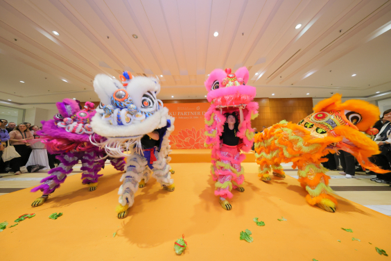 港大學子呈獻精湛的舞獅表演。